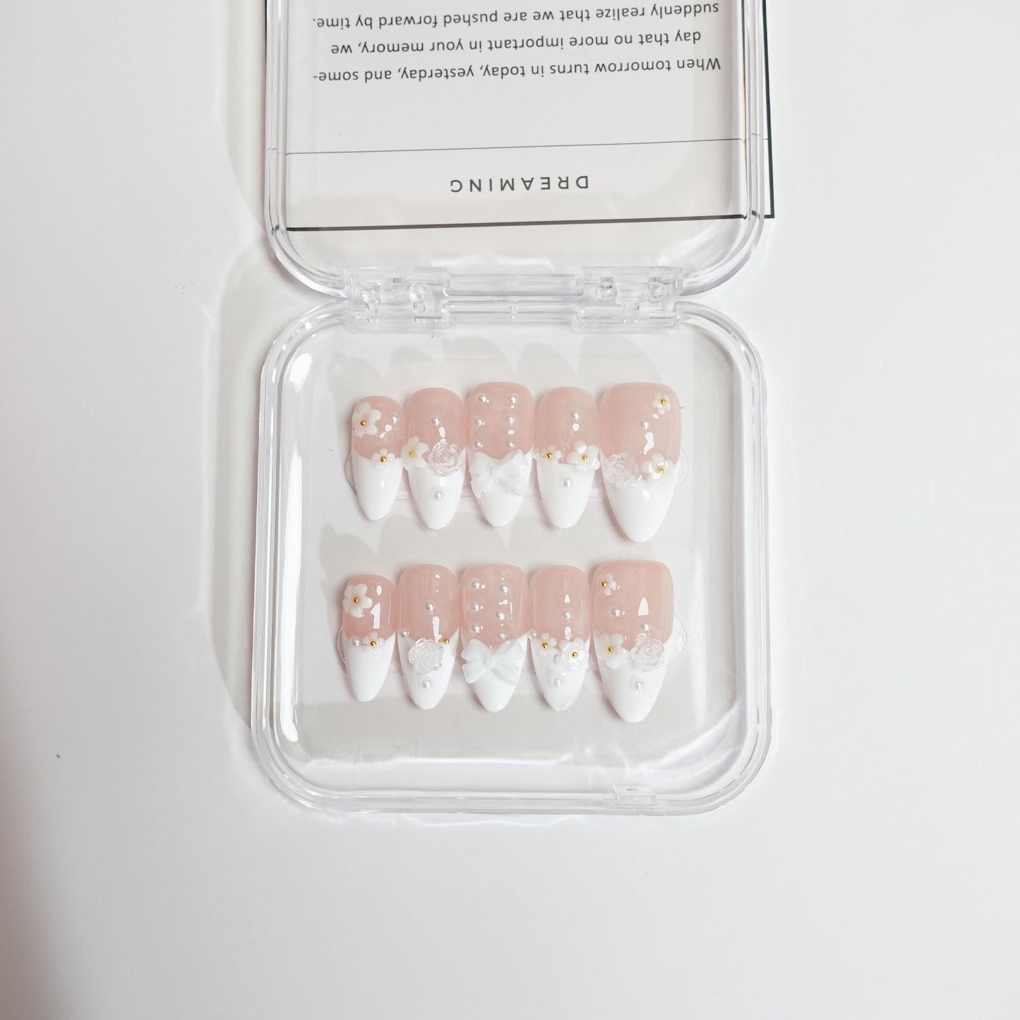 C33 White flowers almond shape press on nails