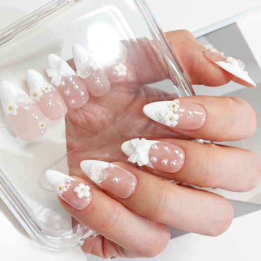 C33 White flowers almond shape press on nails
