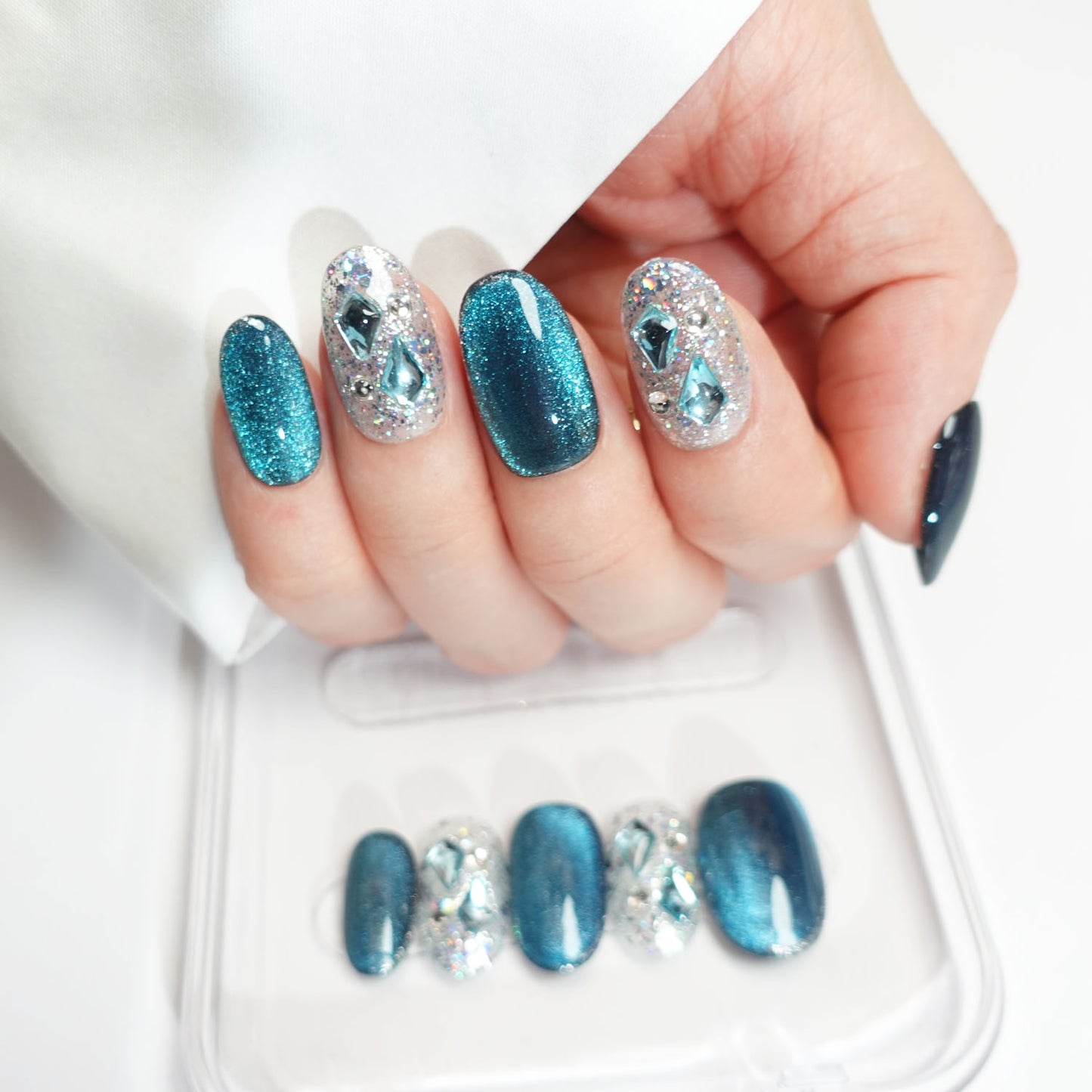 C17 Blue Cat Eye Short Oval Shape Handmade Press on Nails
