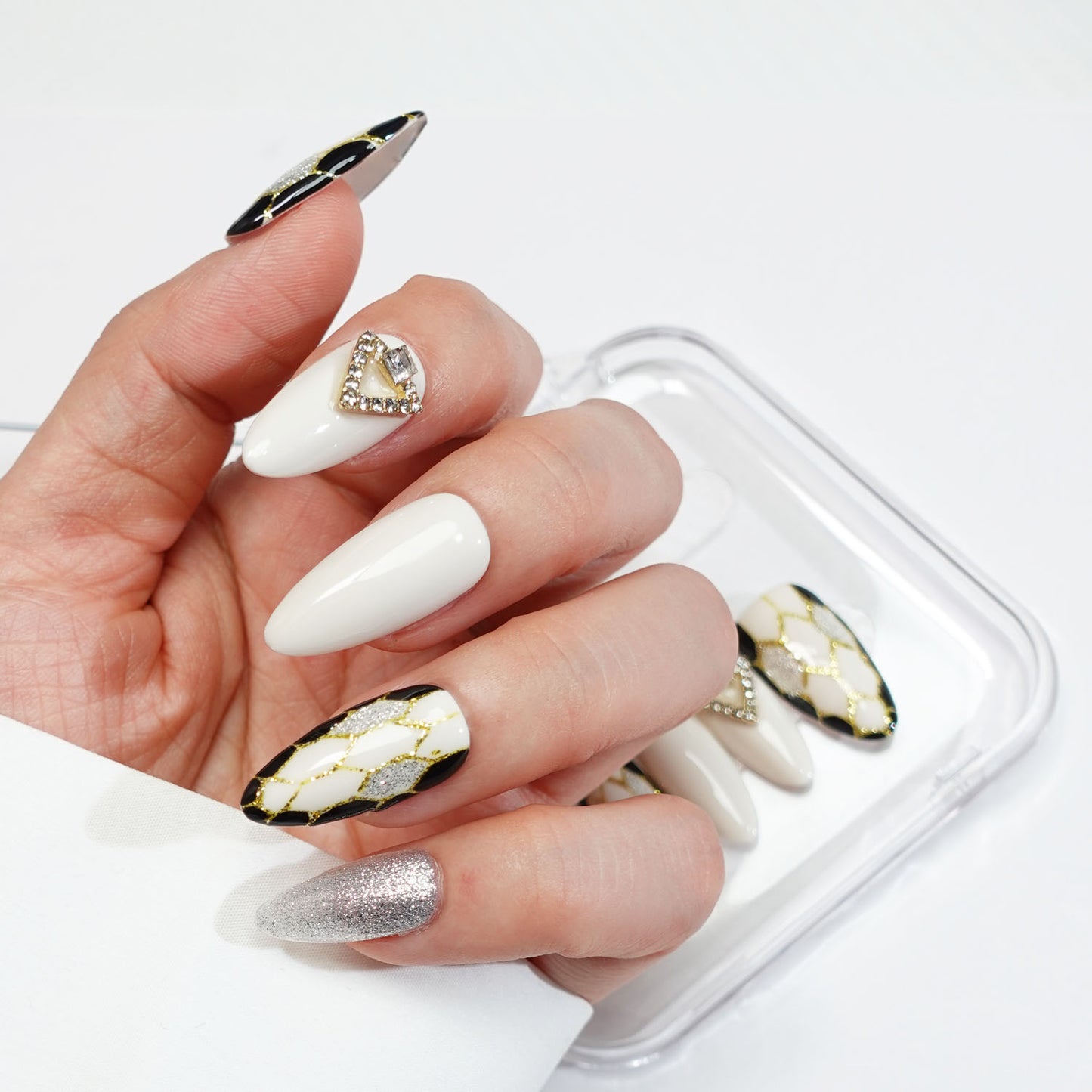 A54 Hand Painted Snake Design Almond Shape Press On Nails+tool kit