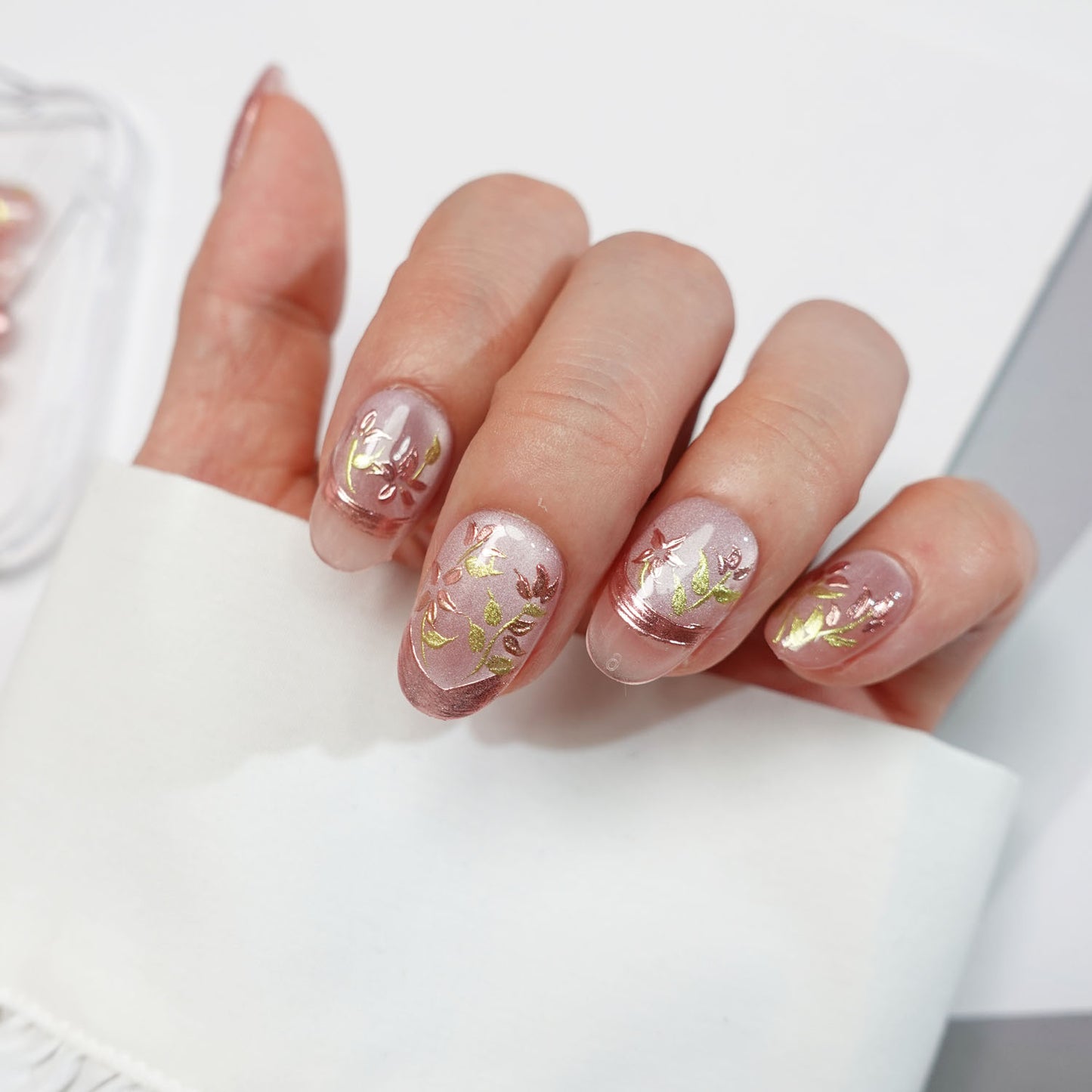 A16 Elegant Flower Design Short Oval Handmade Press on Nails +tool kit