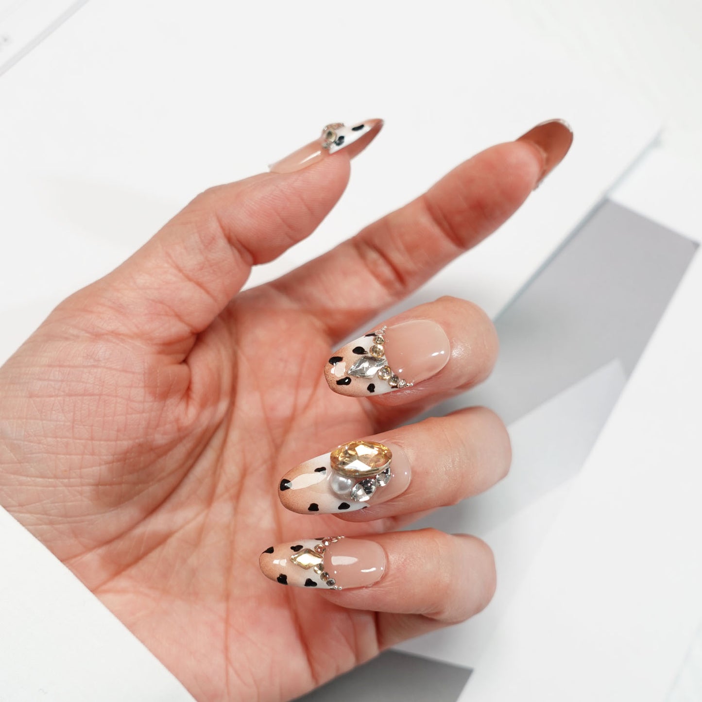 A9 Elegant Leopard Printed Oval Shaped Press on Nails for Women