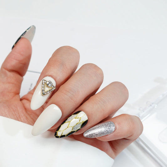 A54 Hand Painted Snake Design Almond Shape Press On Nails+tool kit