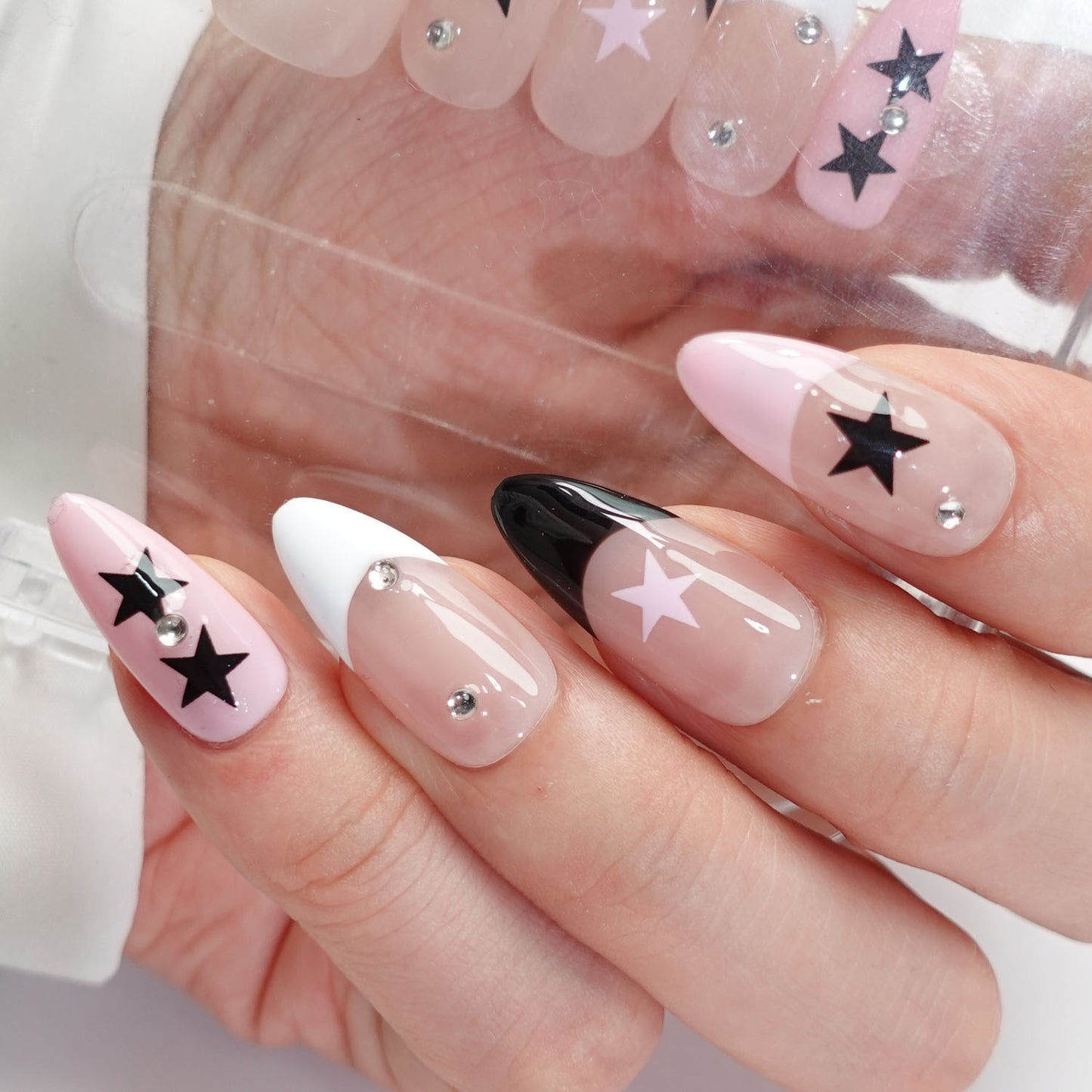 C15 Almond Shape Star Design Press on Nails