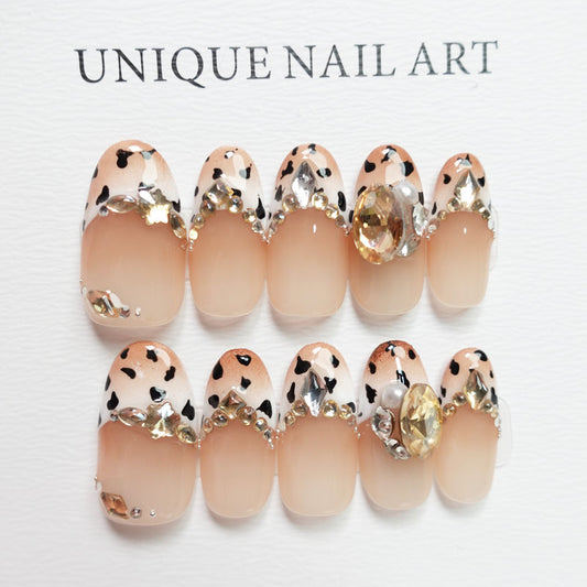 A9 Elegant Leopard Printed Oval Shaped Press on Nails for Women