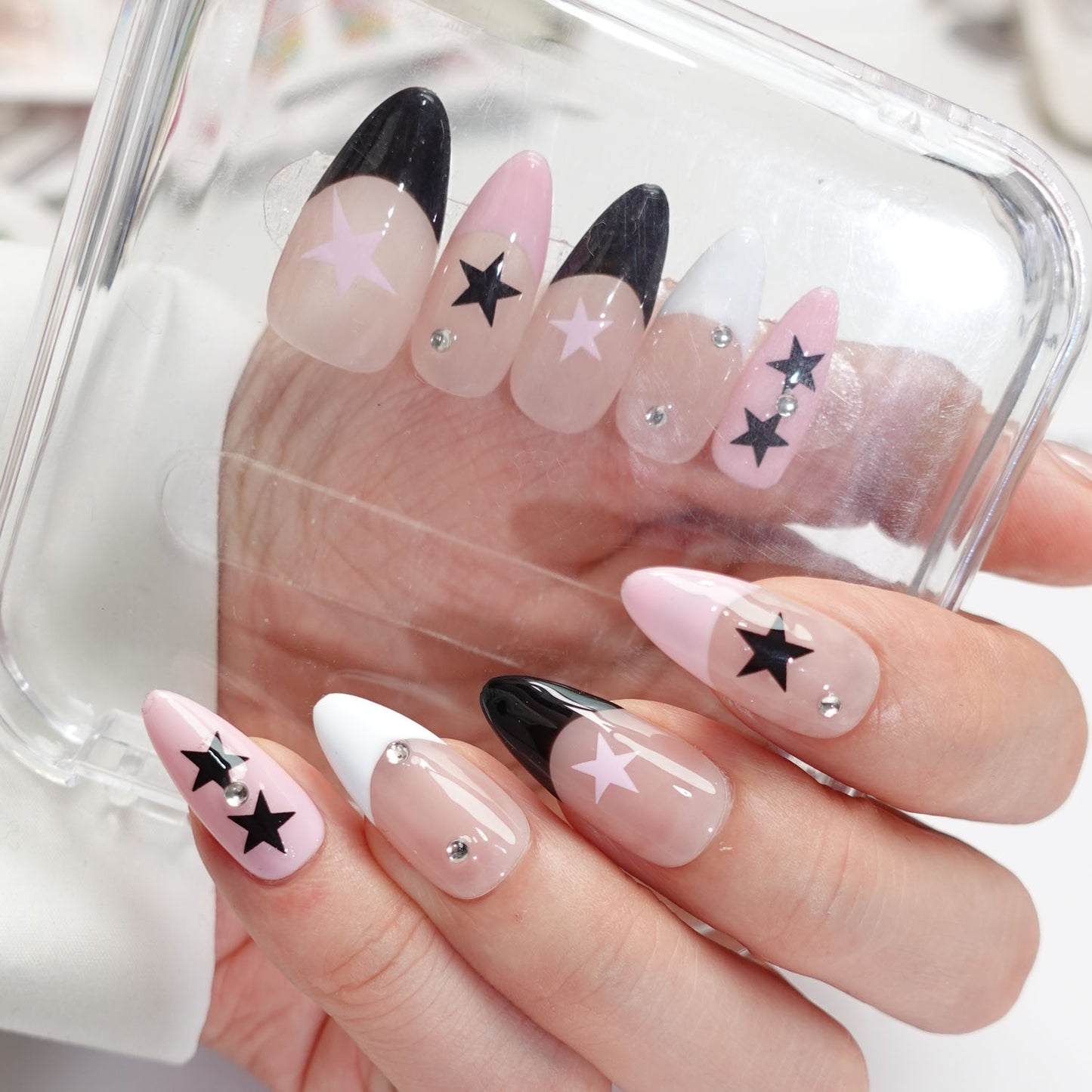 C15 Almond Shape Star Design Press on Nails